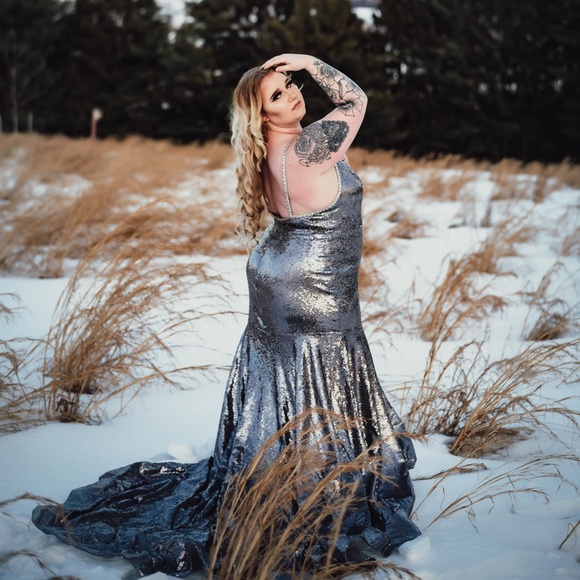 ✨Sparkly fit and flare formal gown✨ - Picture 3 of 4